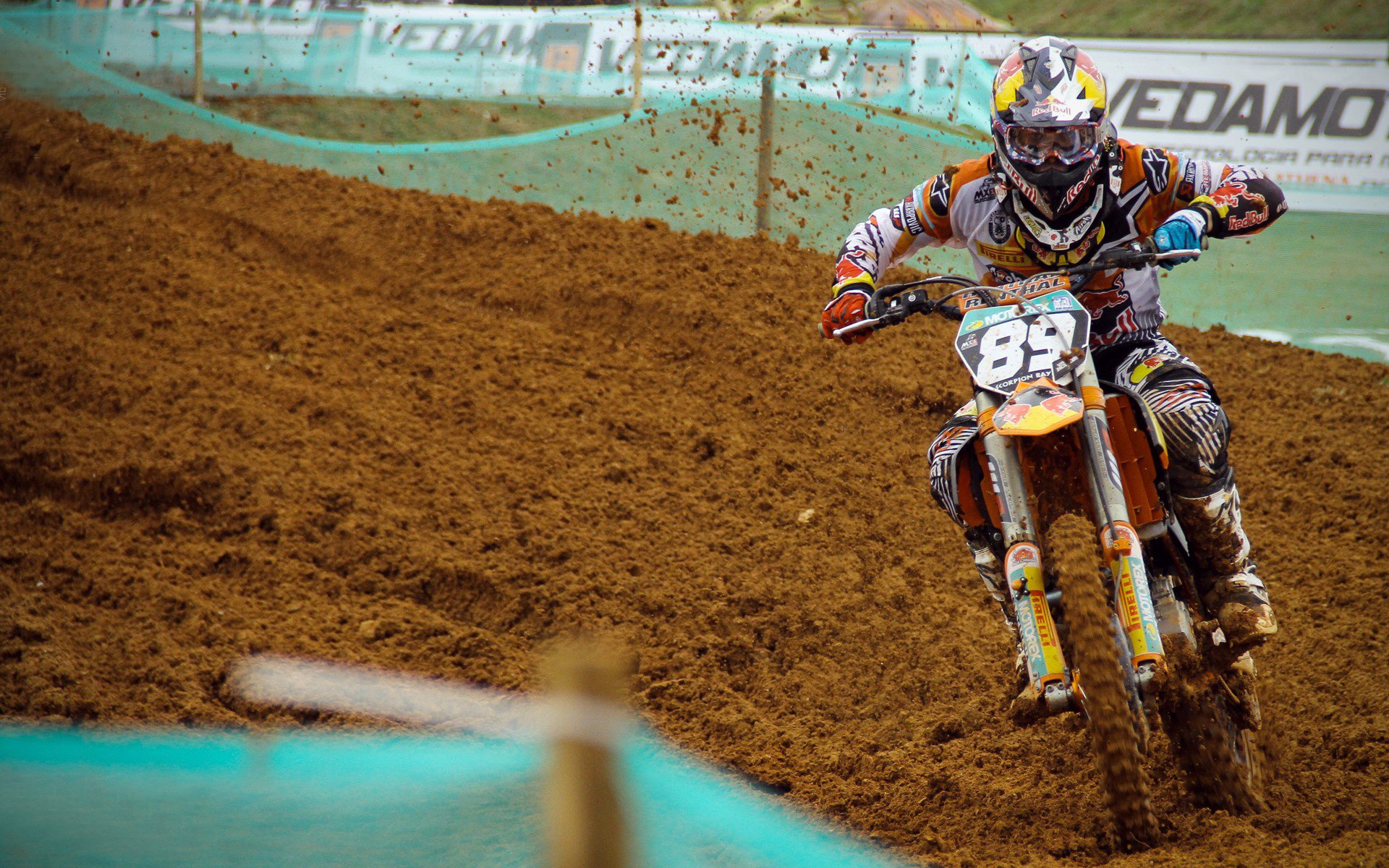 乔·波尔曼在比赛中的冷静决策，助袋鼠队锁定胜利，乔治波尔蒂